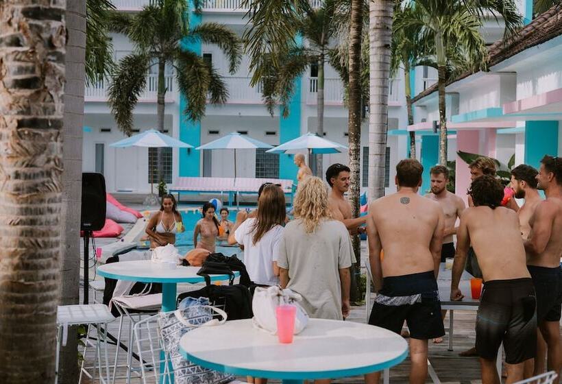 Mad Monkey Kuta Lombok   Hostel