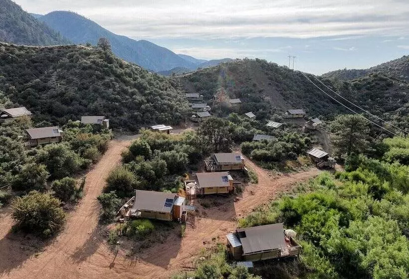 リゾートホテル Huttopia Paradise Springs