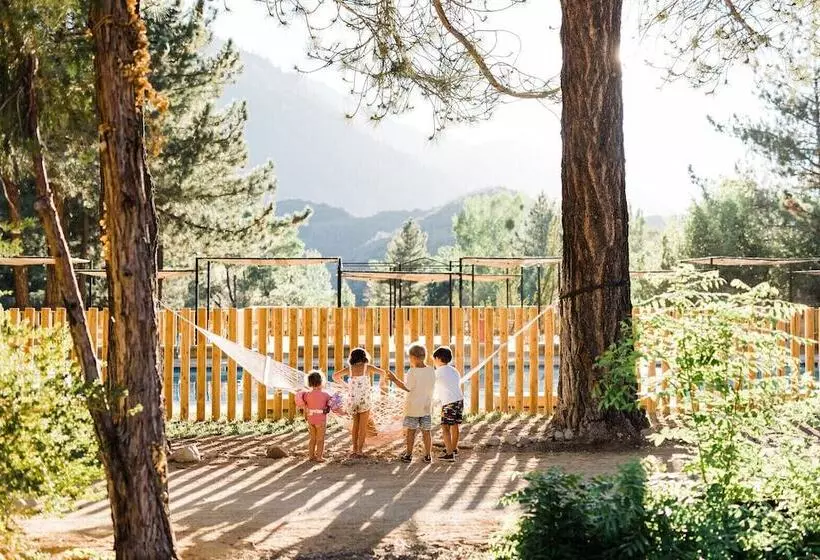 リゾートホテル Huttopia Paradise Springs