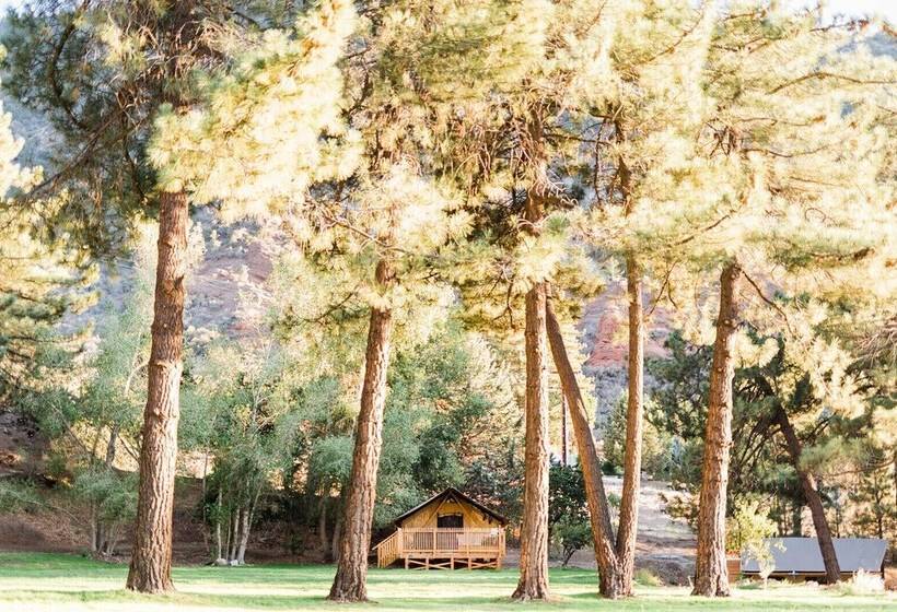 منتجع Huttopia Paradise Springs