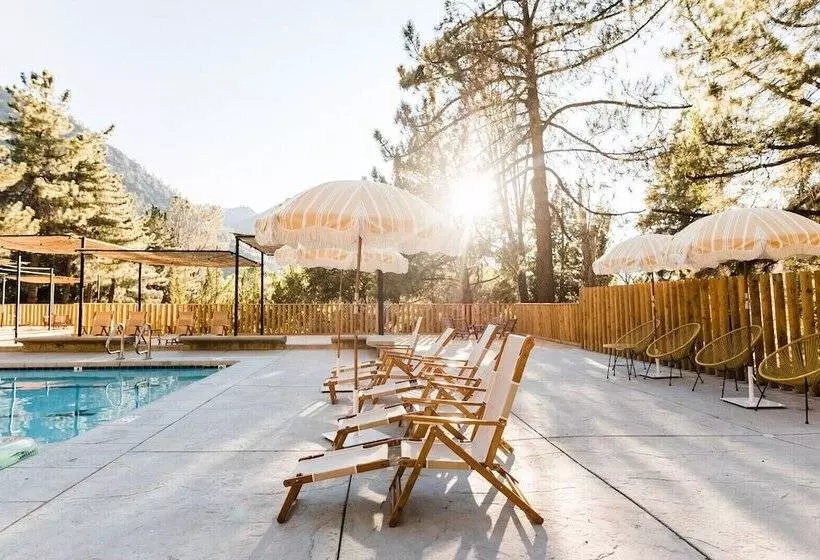 リゾートホテル Huttopia Paradise Springs