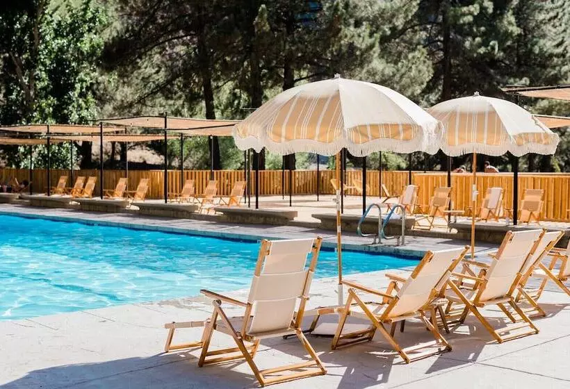 リゾートホテル Huttopia Paradise Springs