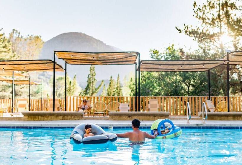 منتجع Huttopia Paradise Springs