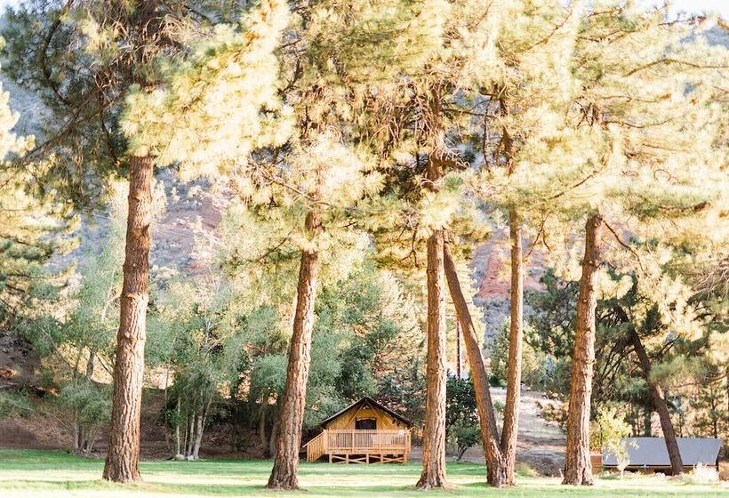 منتجع Huttopia Paradise Springs