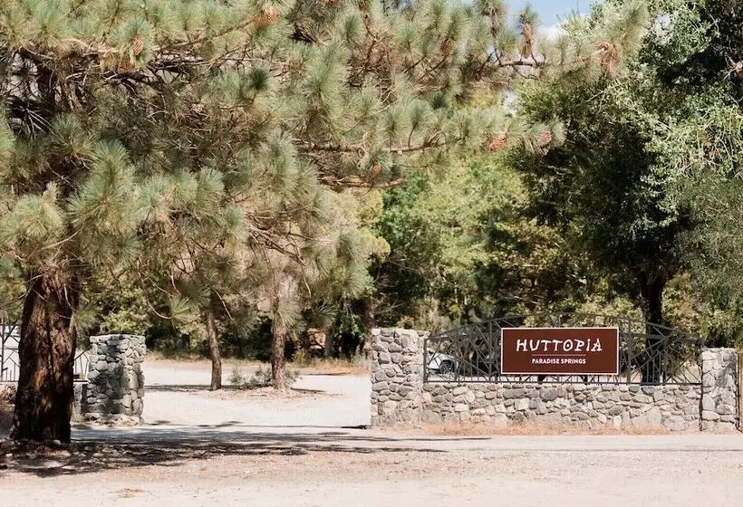 リゾートホテル Huttopia Paradise Springs