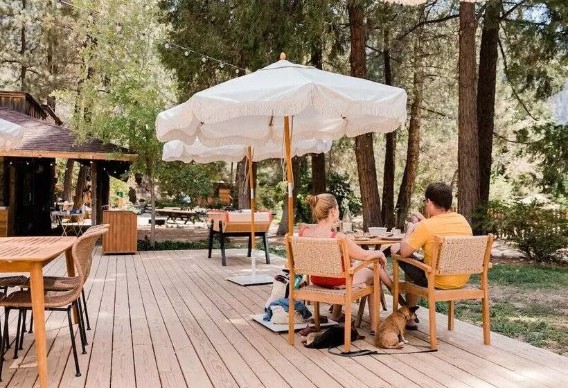 リゾートホテル Huttopia Paradise Springs