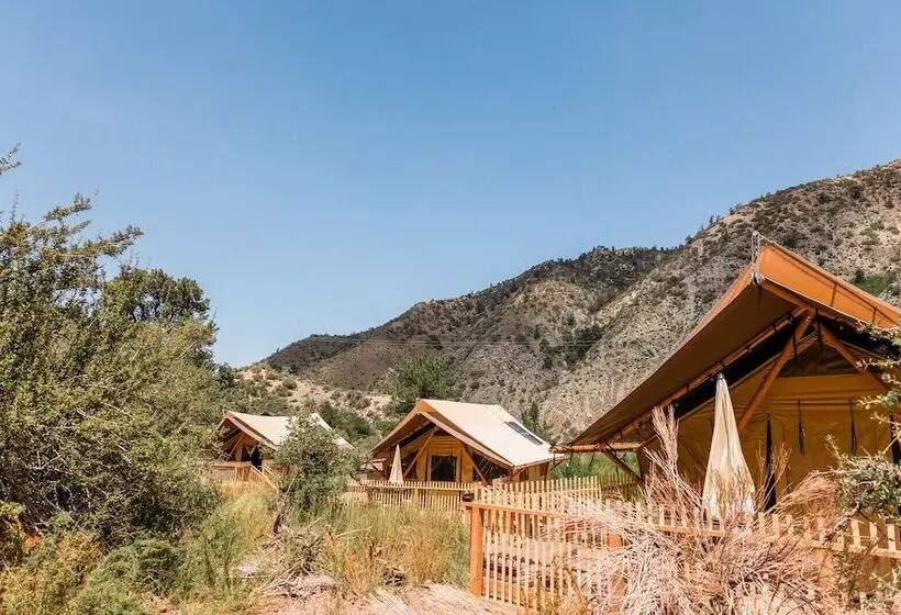 リゾートホテル Huttopia Paradise Springs