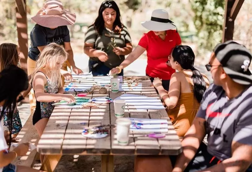 リゾートホテル Huttopia Paradise Springs