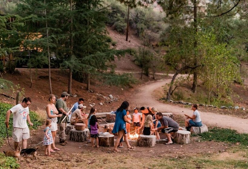 منتجع Huttopia Paradise Springs