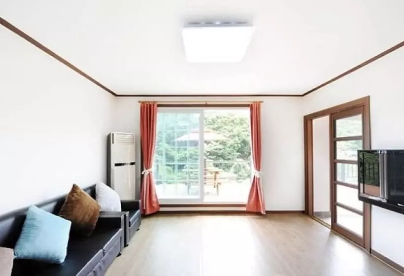 Gapyeong Gangsibong Mirinae Pension