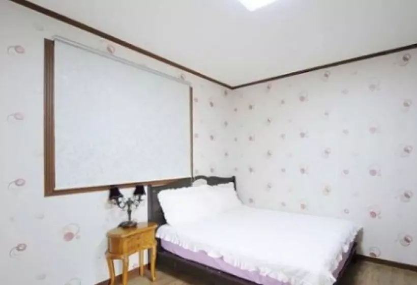 Gapyeong Gangsibong Mirinae Pension