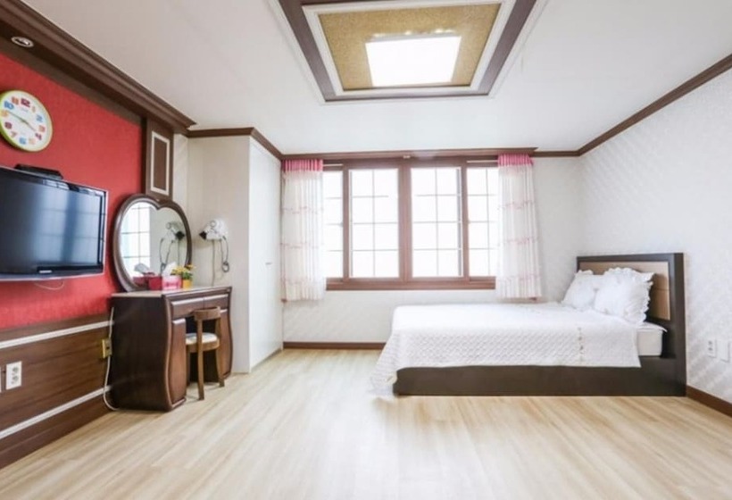 Geojedo Paradise Pension