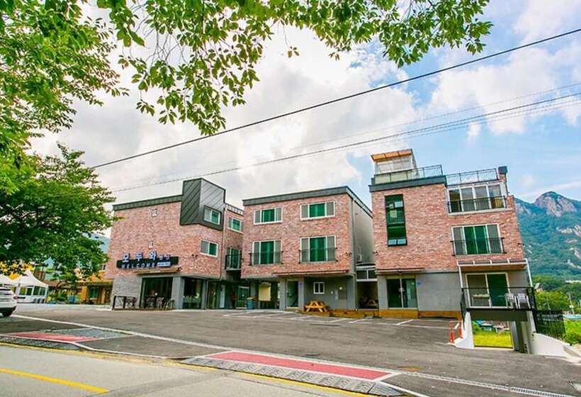 Gongju Donghaksa Moodwa Pension