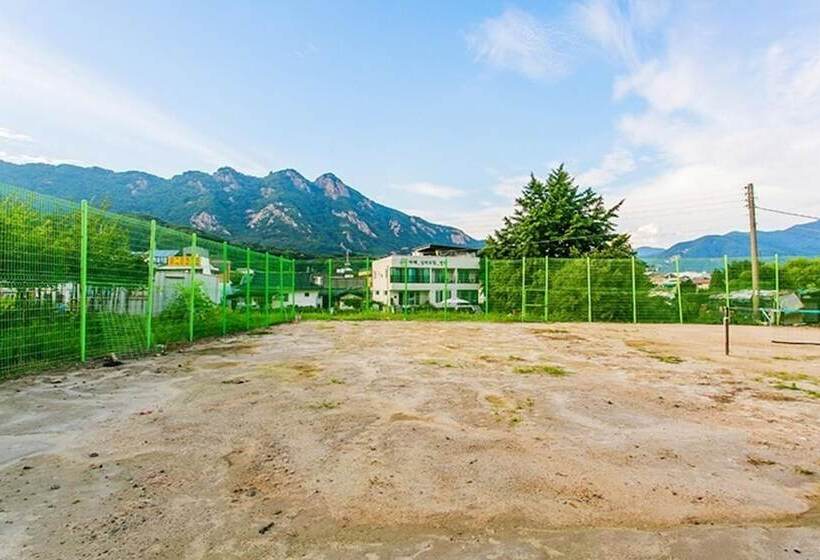 Gongju Donghaksa Moodwa Pension