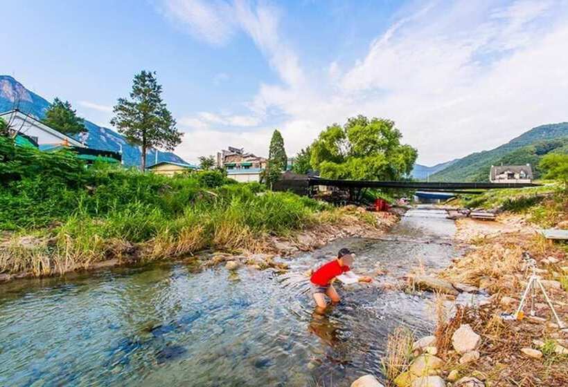 Gongju Donghaksa Moodwa Pension