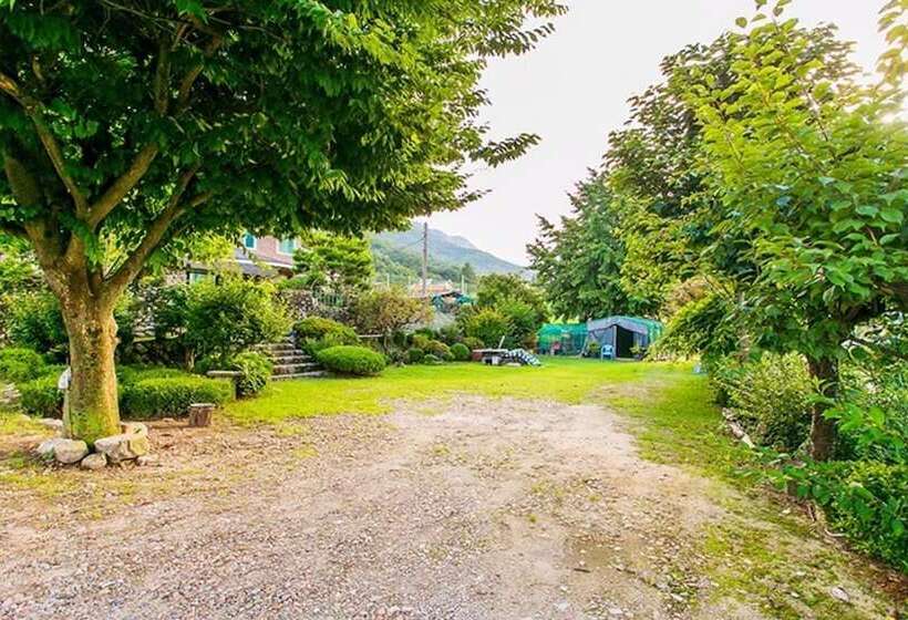 Gongju Donghaksa Moodwa Pension