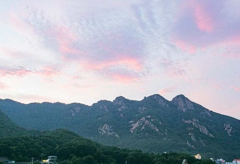 Gongju Donghaksa Moodwa Pension