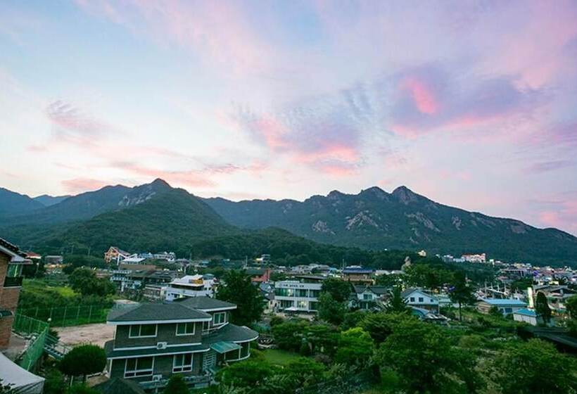 Gongju Donghaksa Moodwa Pension