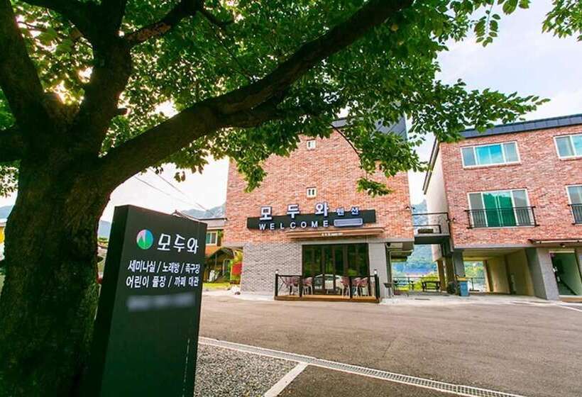 Gongju Donghaksa Moodwa Pension