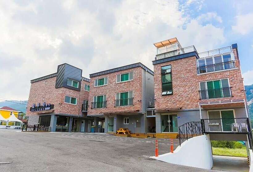 Gongju Donghaksa Moodwa Pension