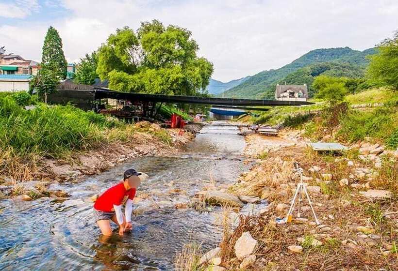 Gongju Donghaksa Moodwa Pension