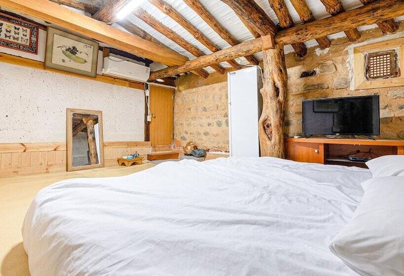 Gyeongju Seokgulam Pension