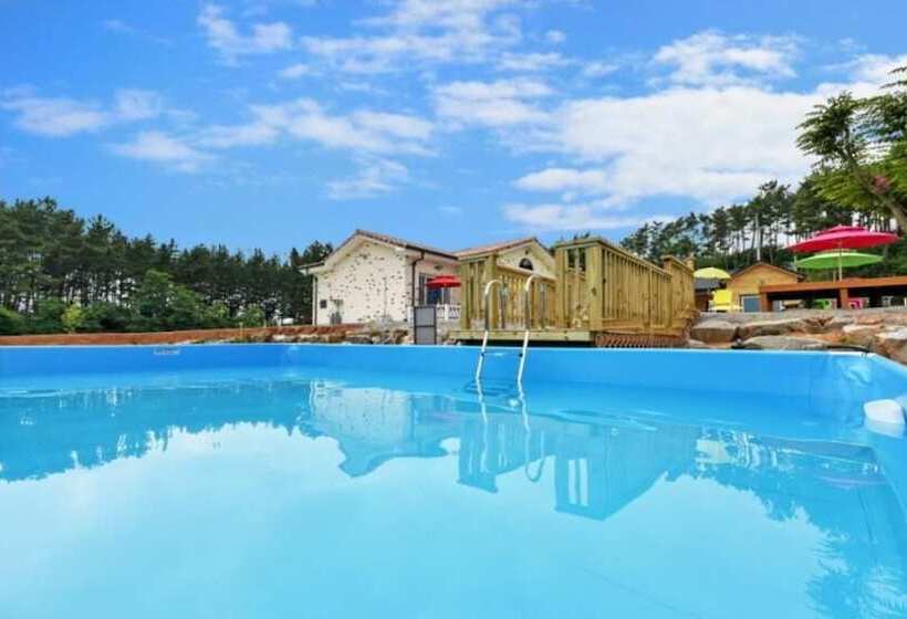 Taean Mongsanpo Solmorae Pension