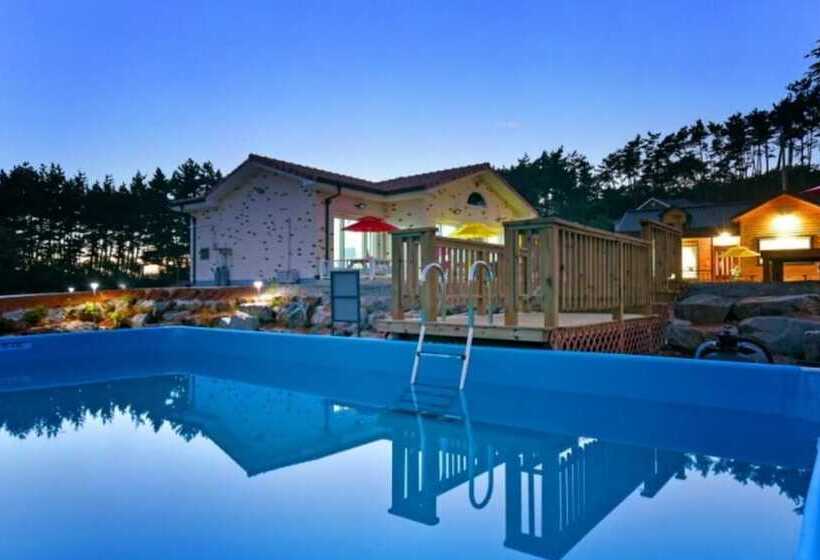 Taean Mongsanpo Solmorae Pension