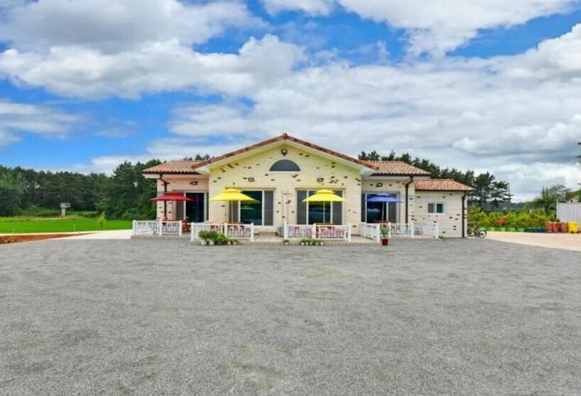 Taean Mongsanpo Solmorae Pension