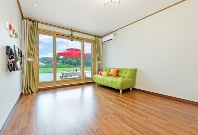 Taean Mongsanpo Solmorae Pension