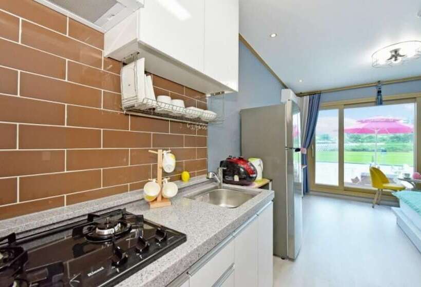 Taean Mongsanpo Solmorae Pension