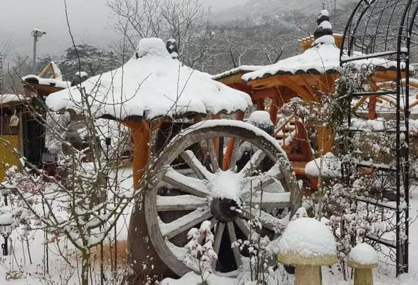 Muju Heukjip Punggyeong Pension