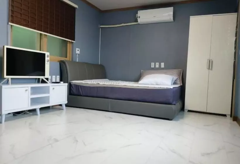 Naju Suparaejam Pension