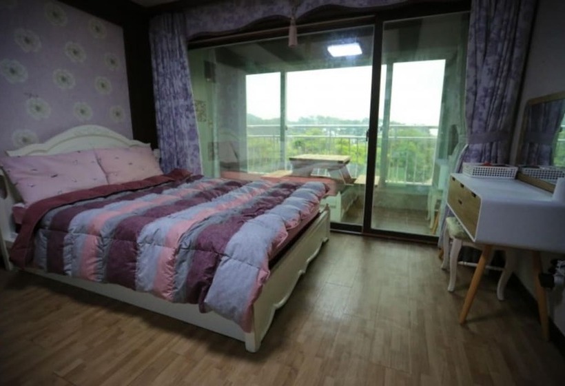 Namhae Enmorae Pension