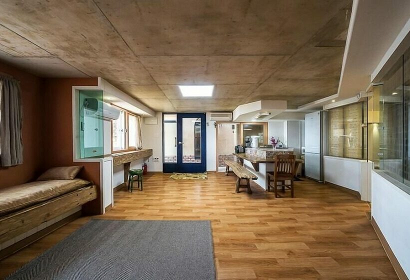 Pension Geoje Badatga, Aesop Ajeossine Jip