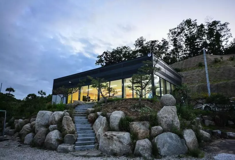 Majatalo Pocheon Haeoreum Glamping Caravan