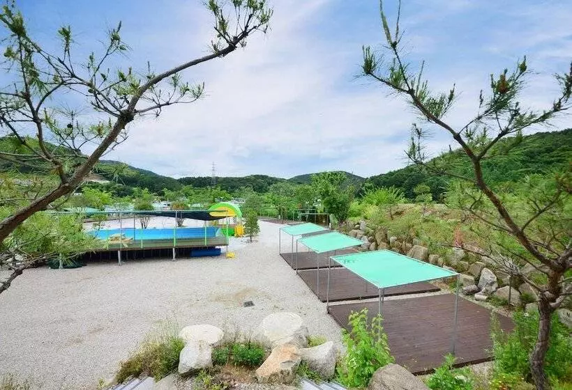 Majatalo Pocheon Haeoreum Glamping Caravan