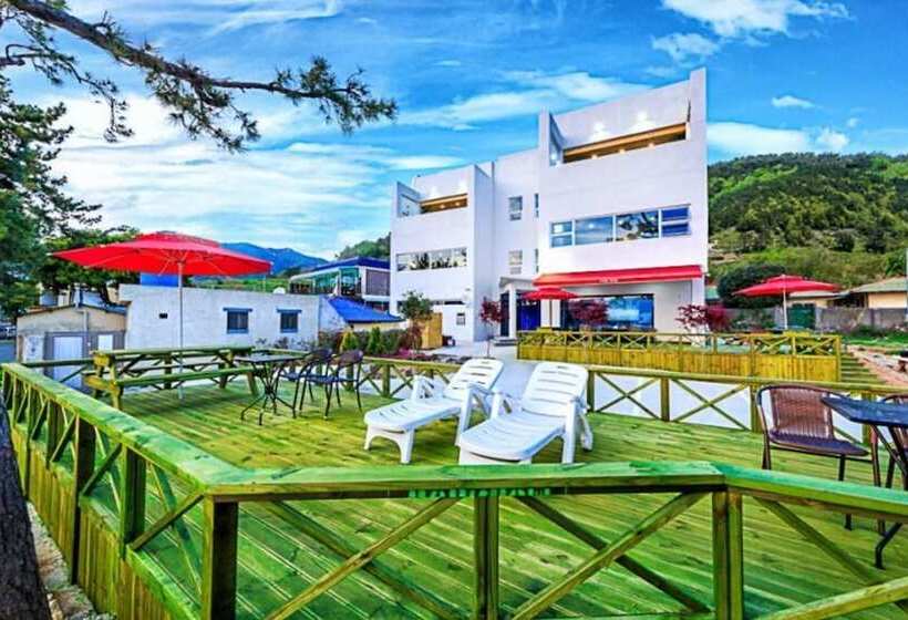 بنسيون Nanhae Jeogsila Pool Villa