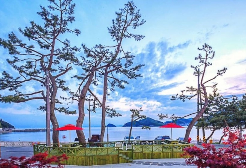 بنسيون Nanhae Jeogsila Pool Villa