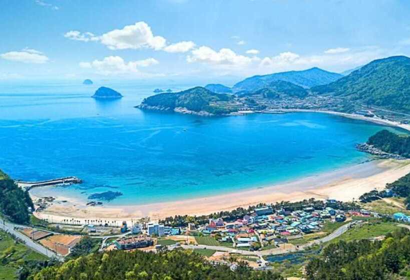 بنسيون Nanhae Jeogsila Pool Villa