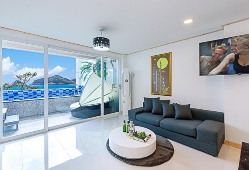 بنسيون Nanhae Jeogsila Pool Villa