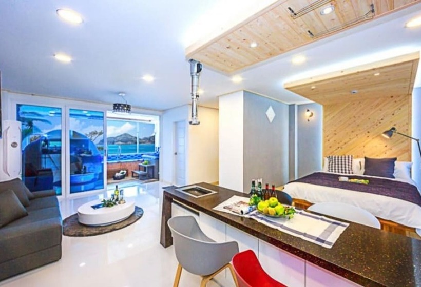 بنسيون Nanhae Jeogsila Pool Villa