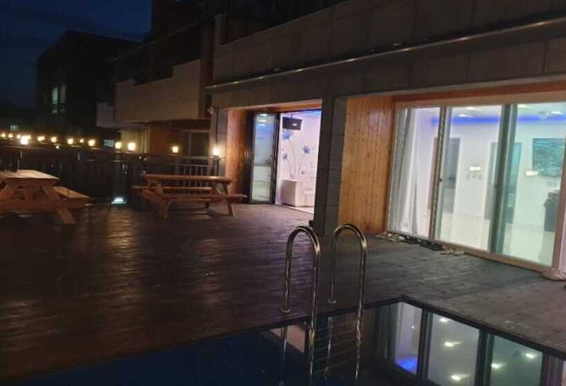 Pensão Pohang Blue Hill Pool Villa