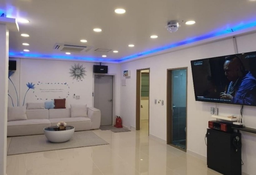 Pensão Pohang Blue Hill Pool Villa