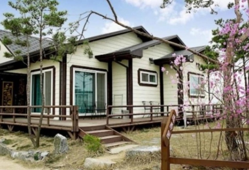 Seosan Badasarang Pension Town