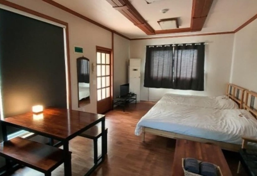 Seosan Badasarang Pension Town