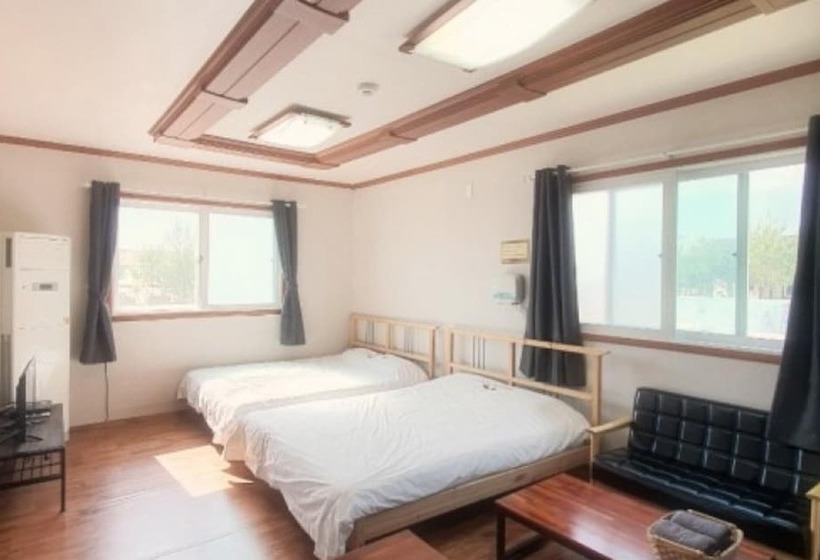 Seosan Badasarang Pension Town