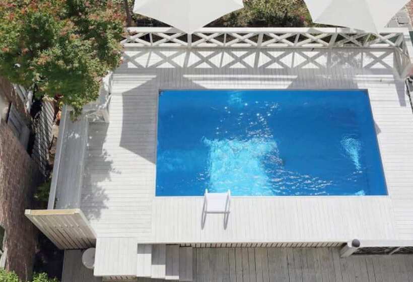 Taean Napoli Pension