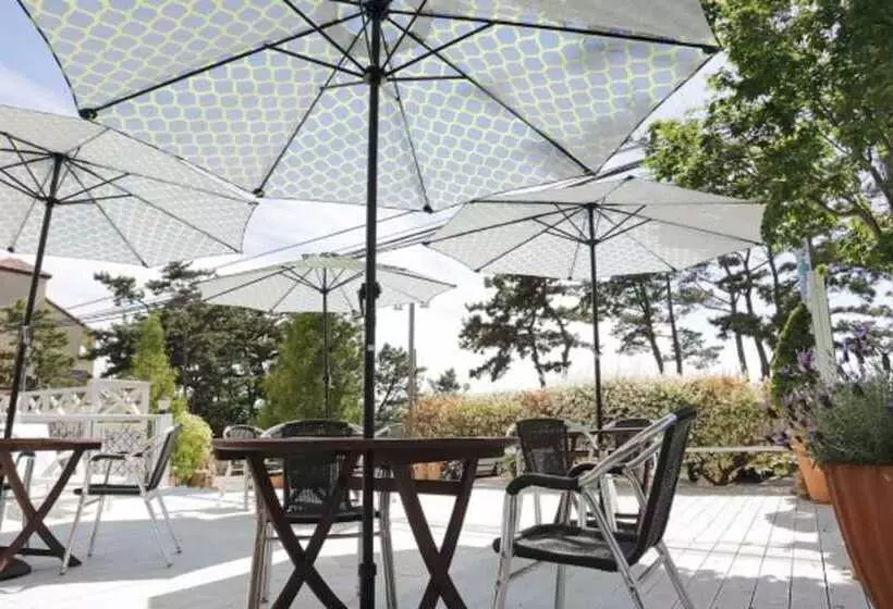 Taean Napoli Pension