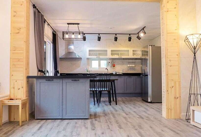 Yangyang Mono Tree Pension